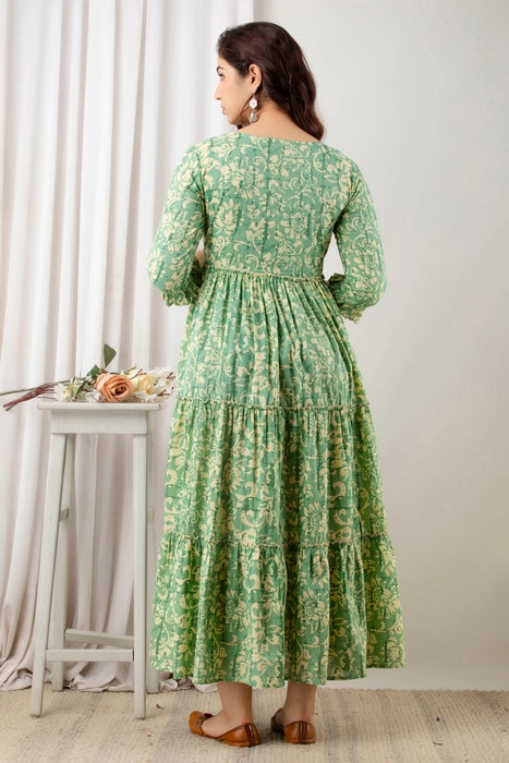 Light Green Soft Cotton Maternity Dress – Comfortable & Nursing Friendly