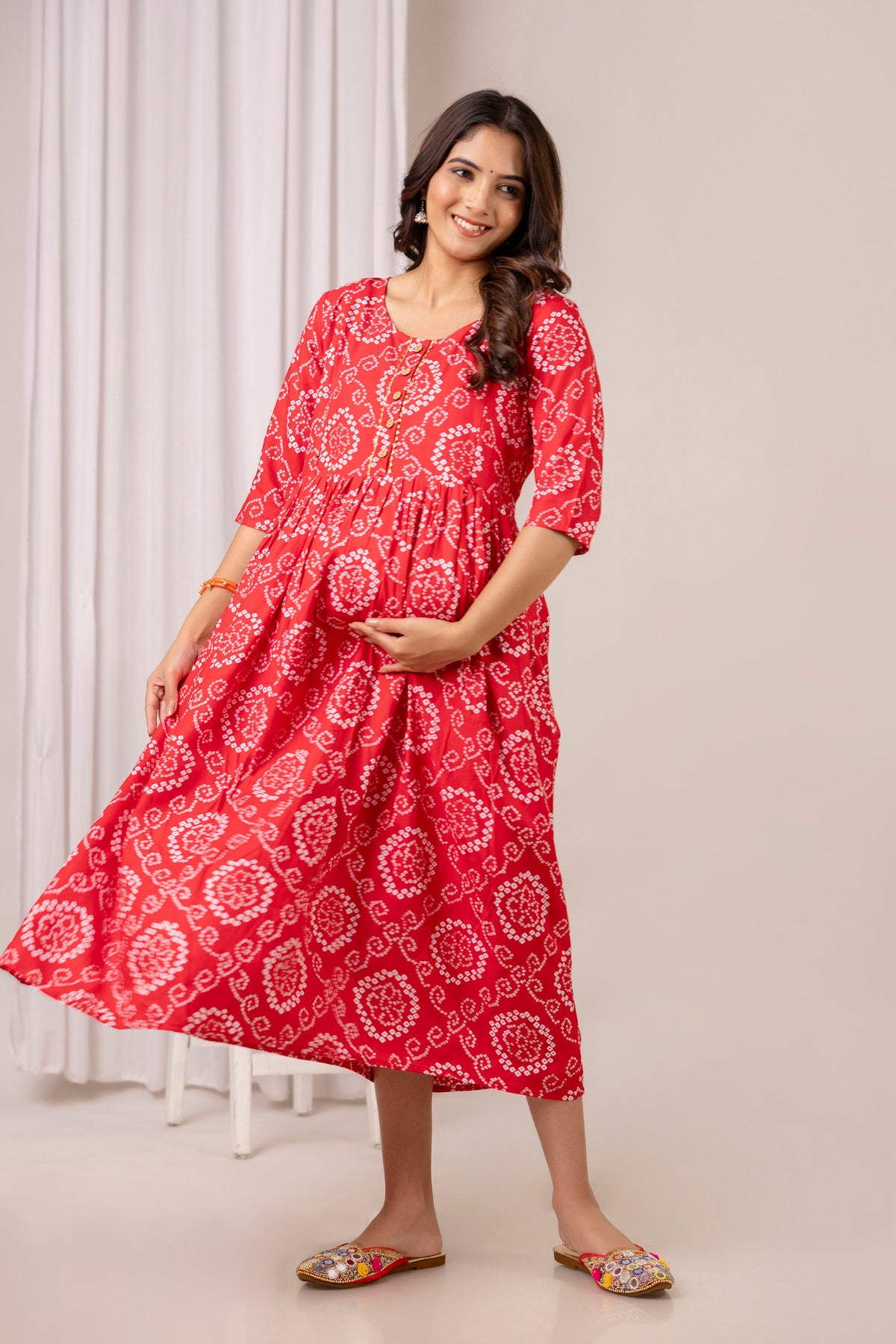 HENAL HEN-PK51 Red maternity kurta, full outfit with flared skirt held out.