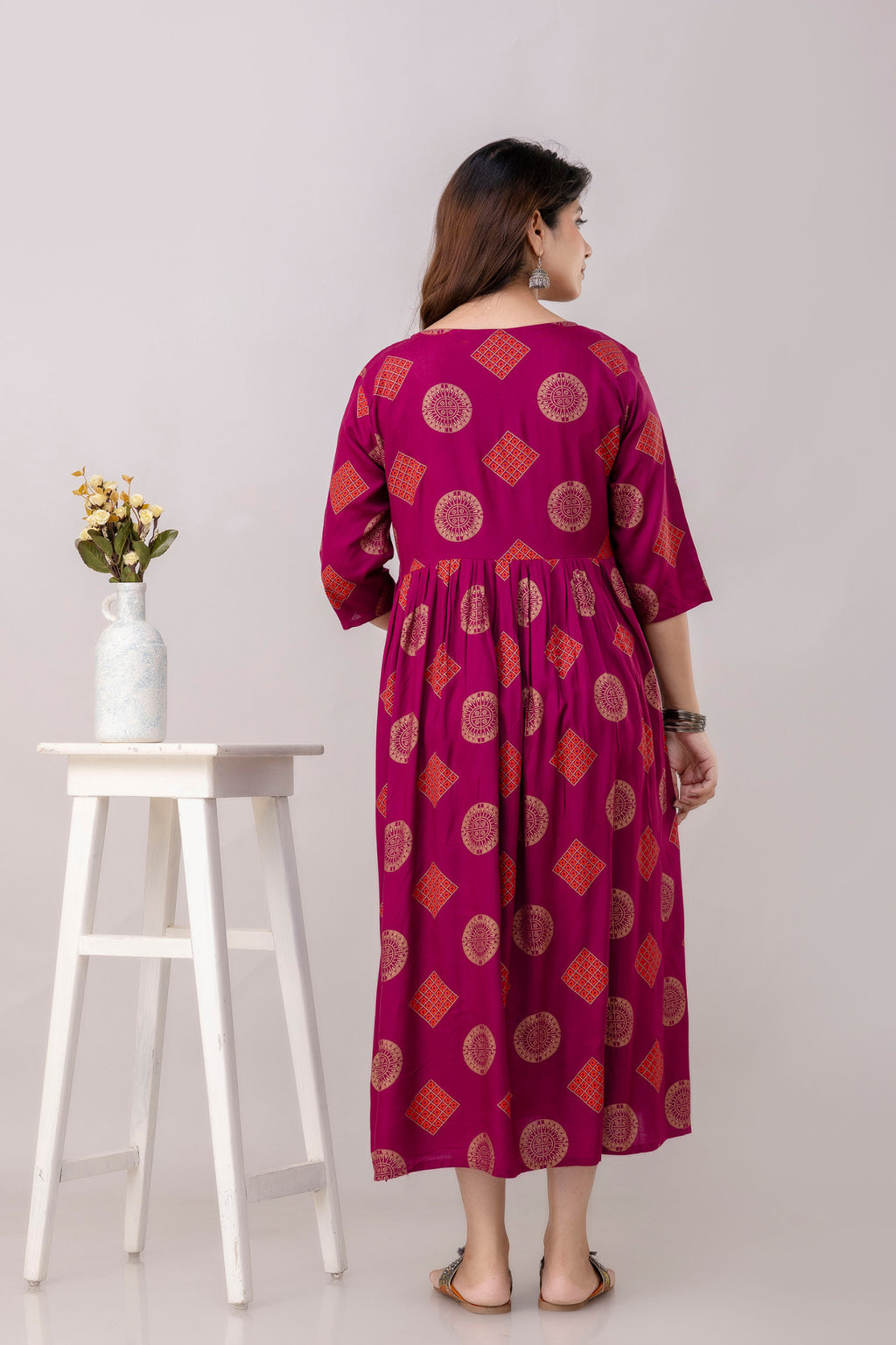 HENAL G-H417 wine printed maternity dress, rear view showing the round back neckline and gathered waist.