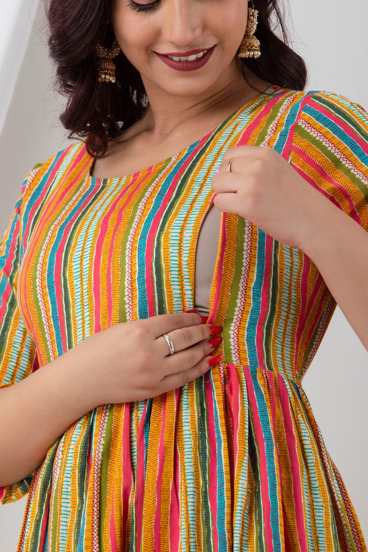 HENAL G-H362 multicolour striped maternity dress: visible opened feeding zip close-up.