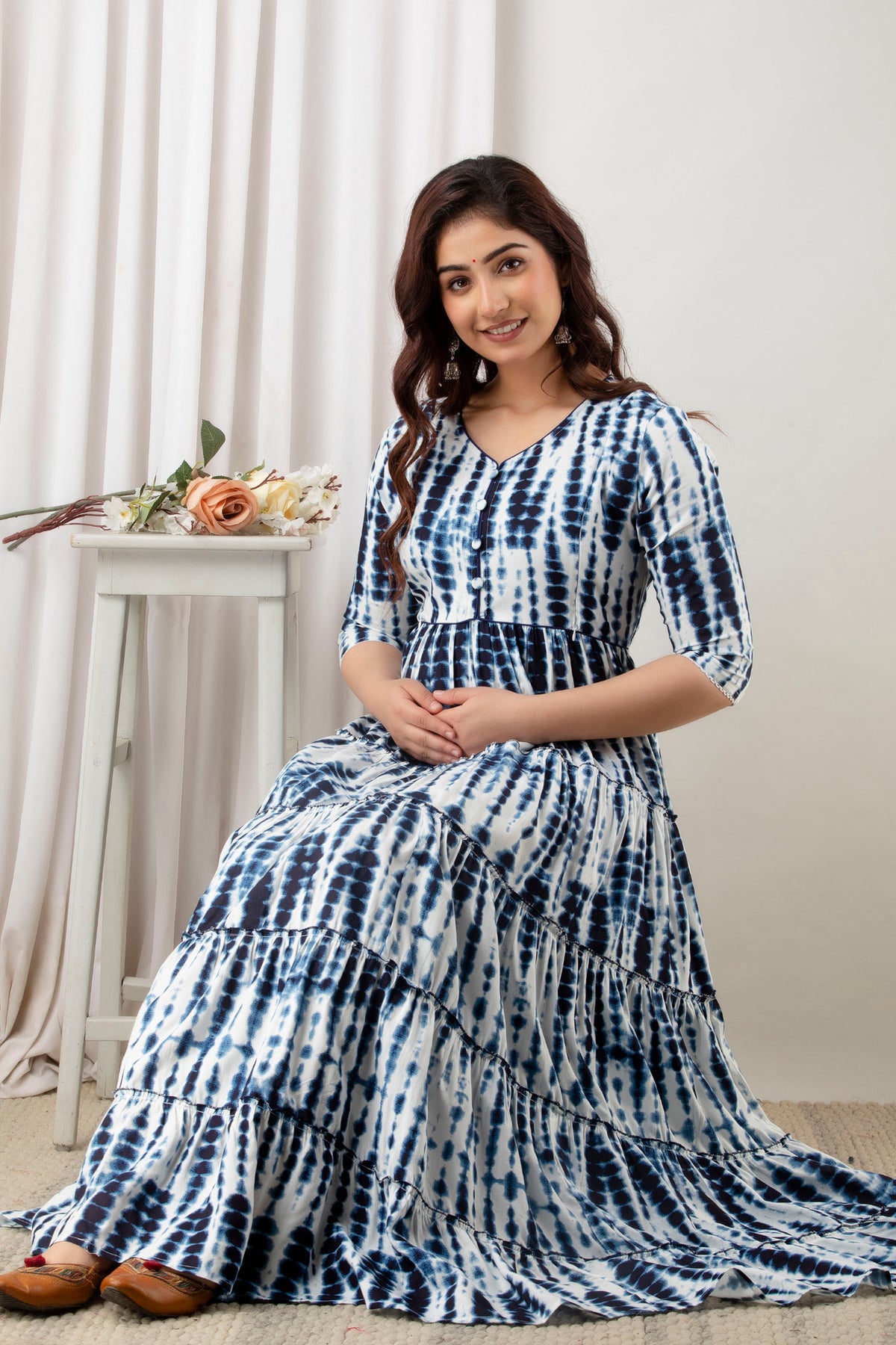 HENAL G-H380 blue and white tie-dye maternity gown: seated three-quarter view.