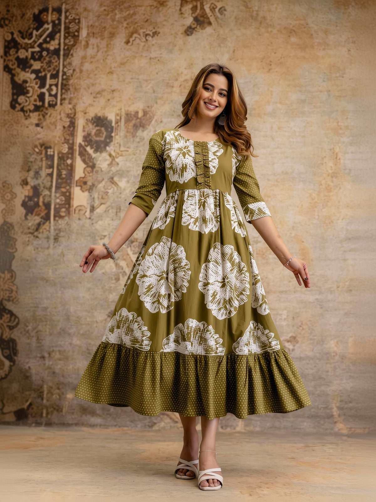 HENAL G-H434 garment showing white floral panels, contrasting printed hem, gathered waist.