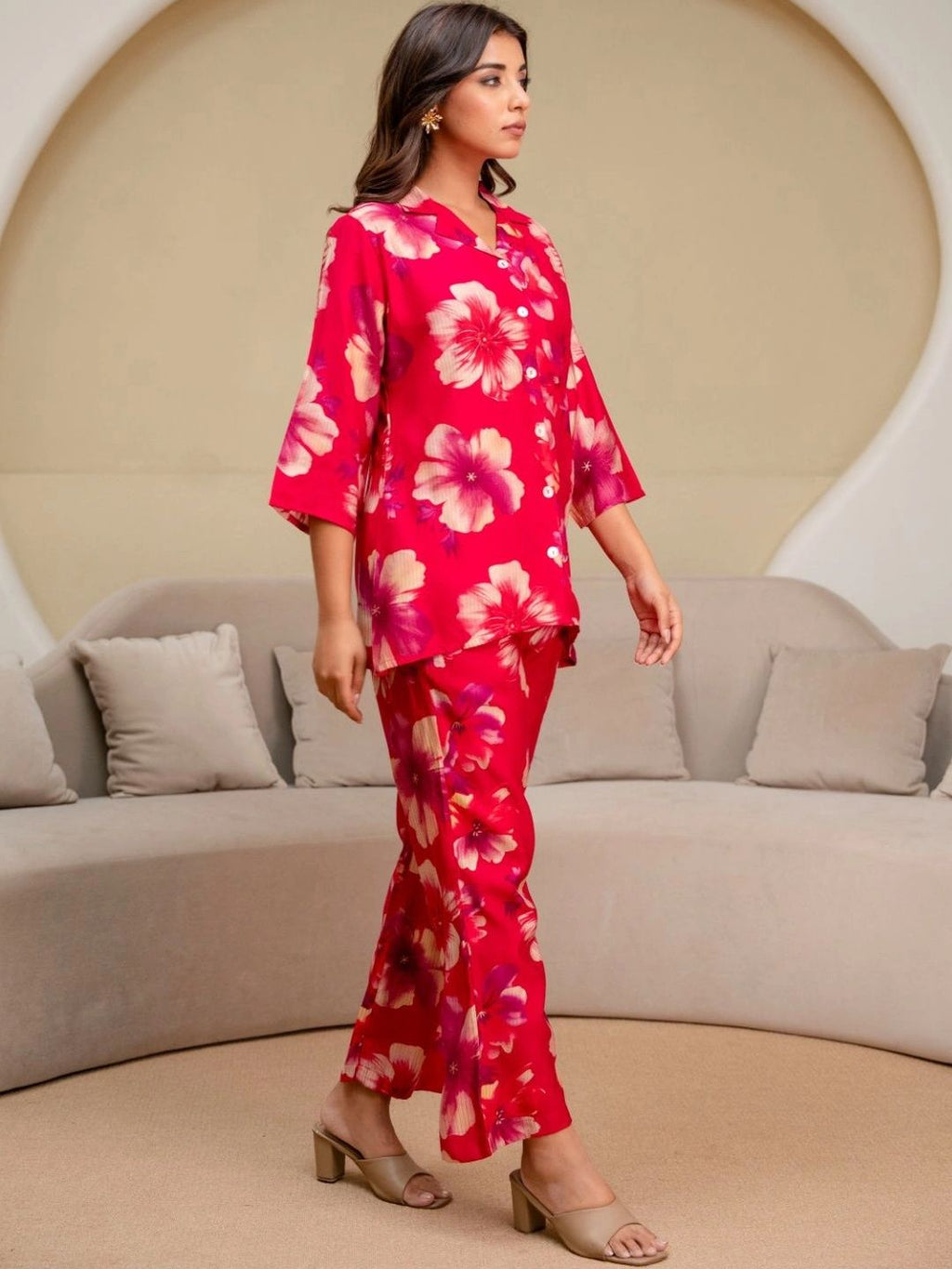 HENAL H2516 Pink floral co-ord set original product photo: side/three-quarter full outfit.