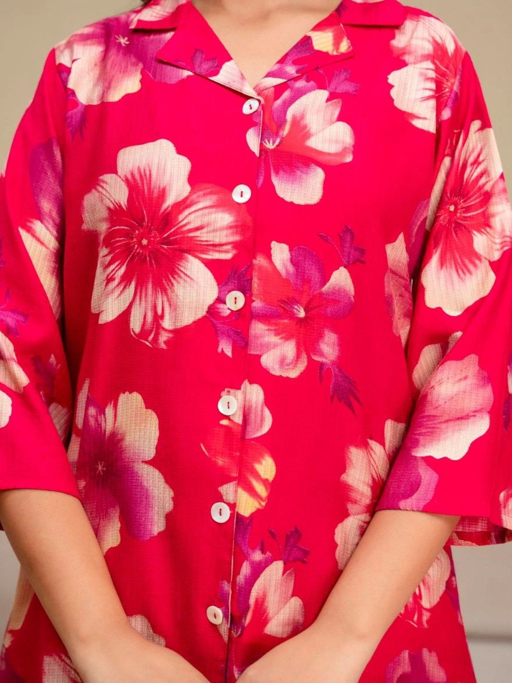 HENAL H2516 Pink floral co-ord set original product photo: bodice/buttons.
