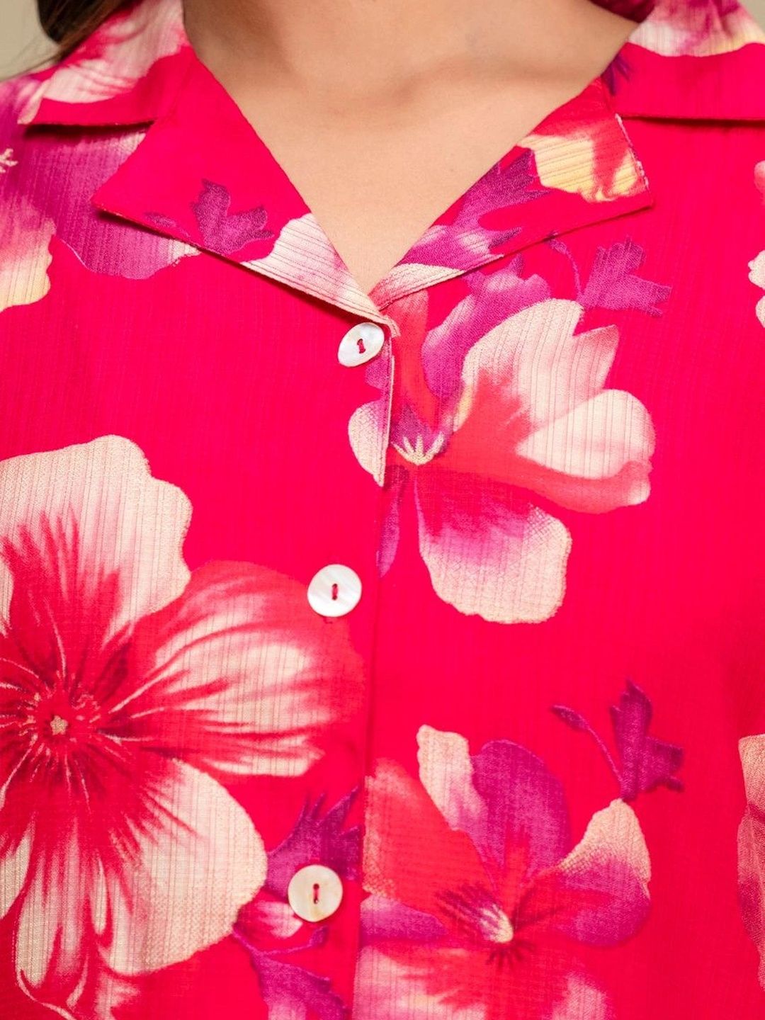 HENAL H2516 Pink floral co-ord set original product photo: collar/buttons.