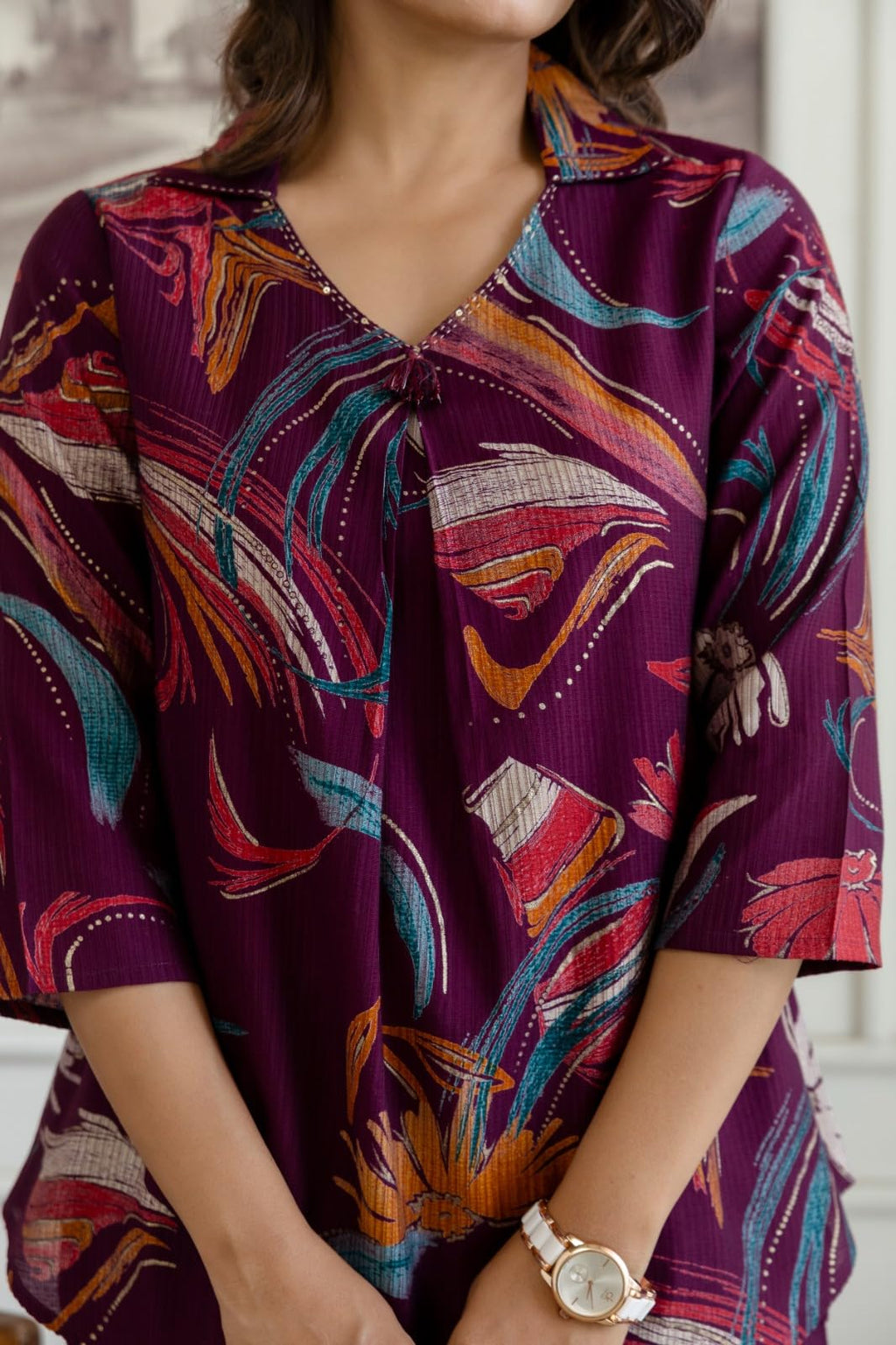 HENAL H2557 Wine floral co-ord set original close-up of neckline and print.